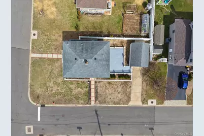 9 Cabot Road W, Massapequa, NY 11758 - Photo 32