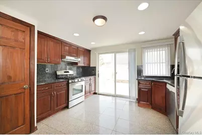 9 Cabot Road W, Massapequa, NY 11758 - Photo 18