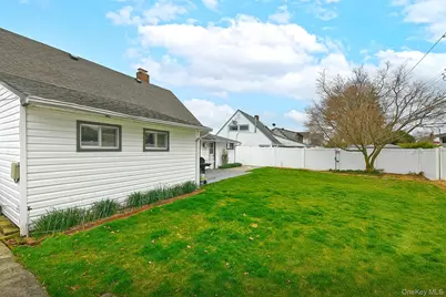 24 Cloister Lane, Hicksville, NY 11801 - Photo 20