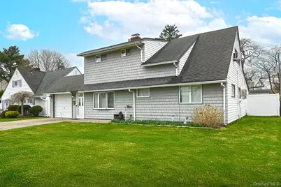 24 Cloister Lane, Hicksville, NY 11801 - Photo 2