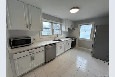 7 Linwood Road N #2nd Fl, Port Washington, NY 11050 - Photo 2