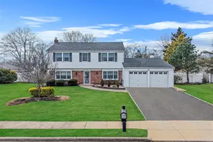 30 Tulip Grove Dr, Lake Grove, NY 11755 - Photo 4