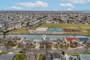 3965 Darby Ln, Seaford, NY 11783 - Photo 22