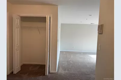 28 Lorien Place #4, Melville, NY 11747 - Photo 4