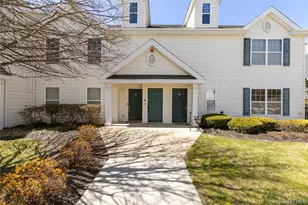 28 Lorien Pl, Melville, NY 11747 - Photo 2