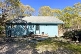 43B Old Squires Rd, Hampton Bays, NY 11946 - Photo 2