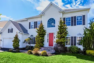 32 Avolet Ct, Mount Sinai, NY 11766 - Photo 2