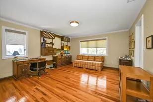 85 Meadow Woods Rd, Great Neck, NY 11020 - Photo 18