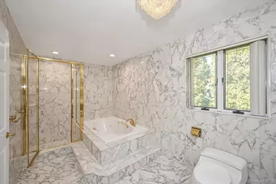 85 Meadow Woods Road, Great Neck, NY 11020 - Photo 14