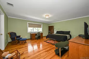 85 Meadow Woods Rd, Great Neck, NY 11020 - Photo 16