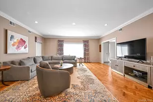 85 Meadow Woods Rd, Great Neck, NY 11020 - Photo 8