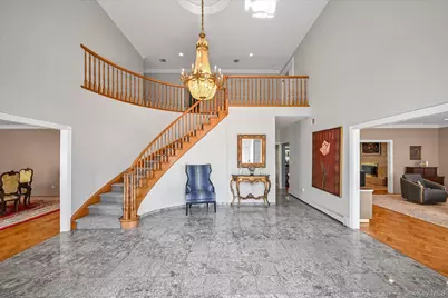 85 Meadow Woods Road, Great Neck, NY 11020 - Photo 2