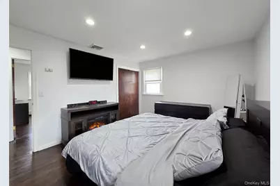 310 Browns Road, Nesconset, NY 11767 - Photo 14