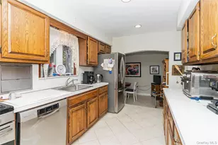 63 Marlborough Ct, Rockville Centre, NY 11570 - Photo 6