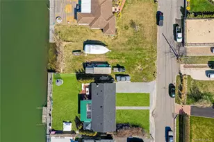 31 Roneck Ct, Shirley, NY 11967 - Photo 36