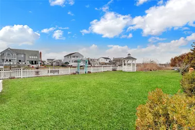 31 Roneck Court, Shirley, NY 11967 - Photo 4