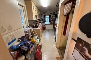 31 Huber Pl, Yonkers, NY 10704 - Photo 4