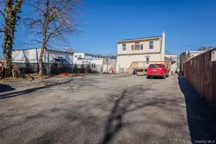 606 E Jericho Tpke, Huntington Station, NY 11746 - Photo 18