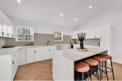 48 Sperry Court, New Hyde Park, NY 11040 - Photo 10