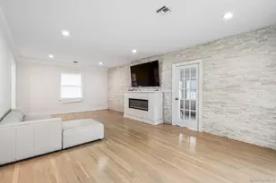 30 Alicia Ct, Hempstead, NY 11550 - Photo 6