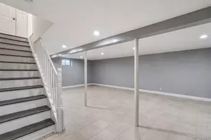 30 Alicia Ct, Hempstead, NY 11550 - Photo 22