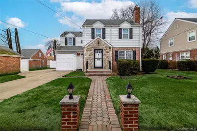 135 Chestnut Street, Lynbrook, NY 11563 - Photo 1