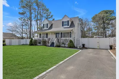 502 Station Road, Bellport, NY 11713 - Photo 2