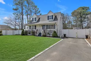 502 Station Rd, Bellport, NY 11713 - Photo 2