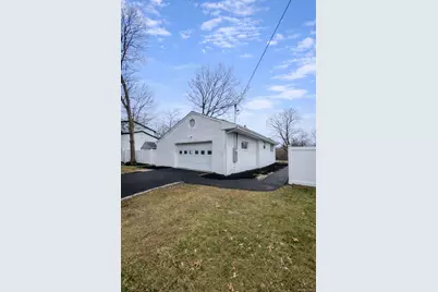 40 Arbour Street, West Islip, NY 11795 - Photo 2