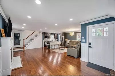 207 N Grove Street, Valley Stream, NY 11580 - Photo 2