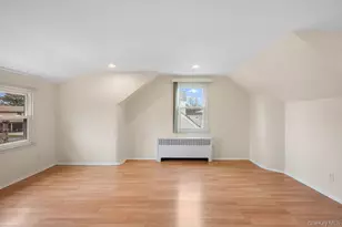 8 Grady Ct, Great Neck, NY 11023 - Photo 18