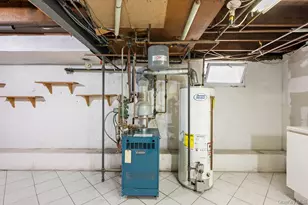 8 Grady Ct, Great Neck, NY 11023 - Photo 26