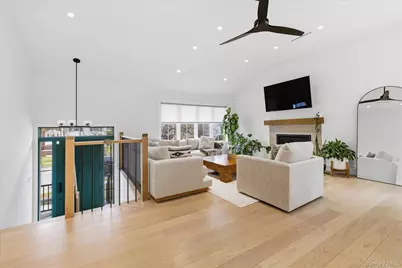 21 Dunhill Road, New Hyde Park, NY 11040 - Photo 4