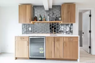 21 Dunhill Rd, New Hyde Park, NY 11040 - Photo 14