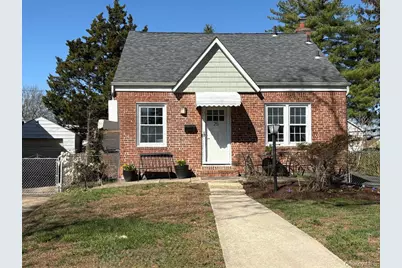 25 Park Circle, New Hyde Park, NY 11040 - Photo 1