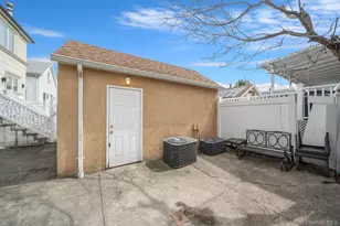 2858 Sampson Ave, Bronx, NY 10465 - Photo 22