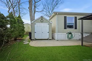 1661 Old Country Rd, Riverhead, NY 11901 - Photo 36