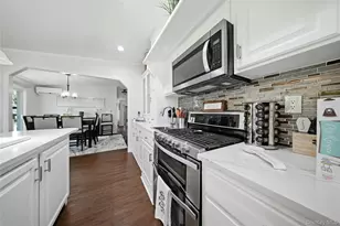 1661 Old Country Rd, Riverhead, NY 11901 - Photo 14