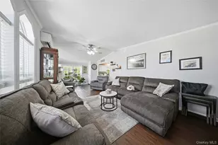 1661 Old Country Rd, Riverhead, NY 11901 - Photo 4
