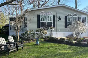 1661 Old Country Rd, Riverhead, NY 11901 - Photo 34