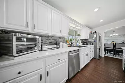 1661 Old Country Road #62, Riverhead, NY 11901 - Photo 12