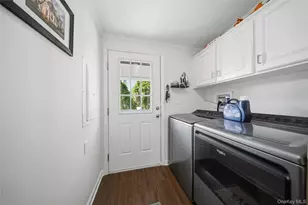 1661 Old Country Rd, Riverhead, NY 11901 - Photo 24