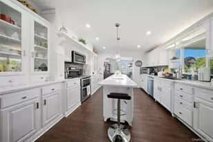 1661 Old Country Rd, Riverhead, NY 11901 - Photo 18