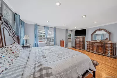 8605 77th Avenue, Glendale, NY 11385 - Photo 16