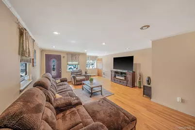 8605 77th Avenue, Glendale, NY 11385 - Photo 8