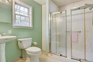 61 Kathwood Rd, White Plains, NY 10607 - Photo 22