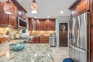 1031 Highland St, Baldwin, NY 11510 - Photo 2