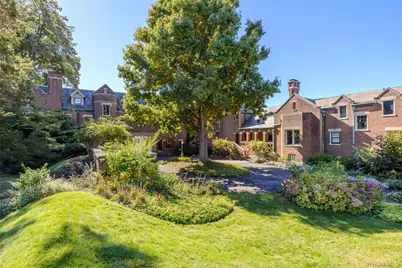 31 Fort Hill Drive, Lloyd Harbor, NY 11743 - Photo 2