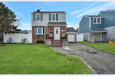 22 Miriam Parkway, Elmont, NY 11003 - Photo 2