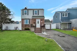 22 Miriam Pkwy, Elmont, NY 11003 - Photo 2